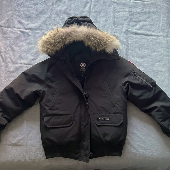 MEDIUM WOMENS CANADA GOOSE - Picture 1 of 4
